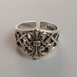 Second-hand women's fashion vintage rings